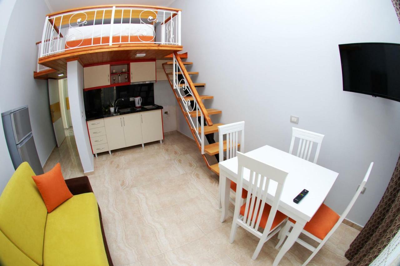 Crown Deluxe Apartments Sarandë Exterior foto